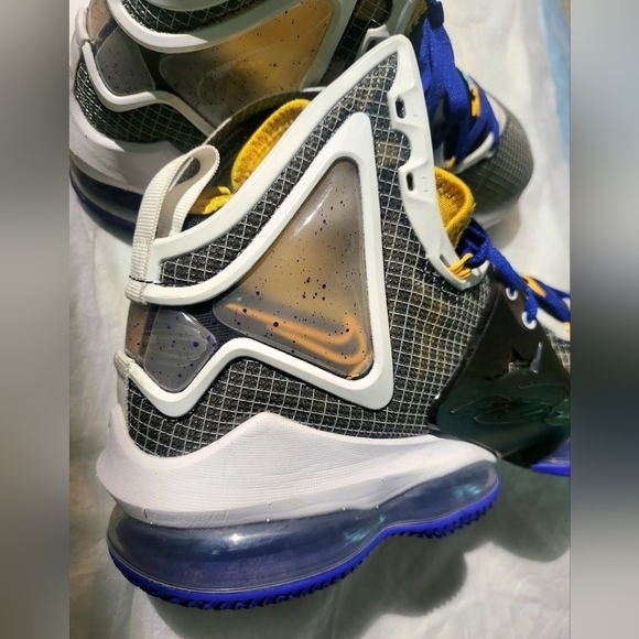 Nike LeBron 19 Hardwood Classic size 9.5 Mens - Picture 15 of 16